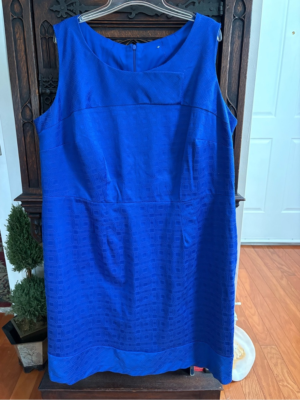 Kasper: size 18: Royal Blue Sleeveless Shift Dress